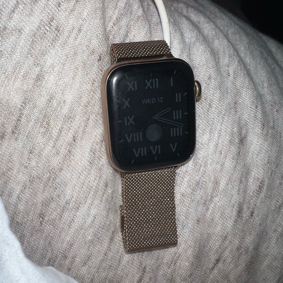 Apple Watch Gold Series 4 Stainless steel - Picture 2 of 4